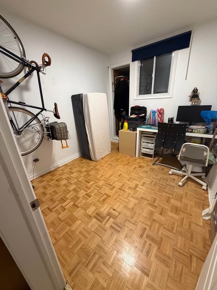 Ossington Ave & Dundas St W - Photo 7 of 12