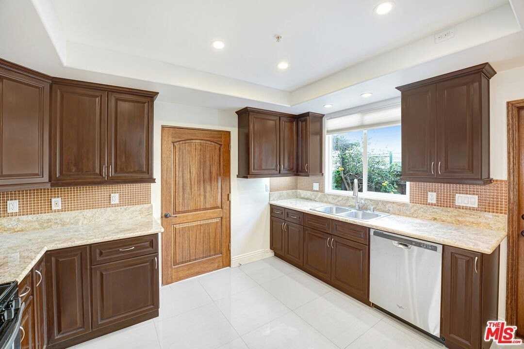 1834 Euclid St Unit B #B - Photo 4 of 16