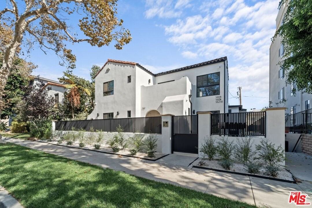 162 N Almont Dr - Photo 2 of 18