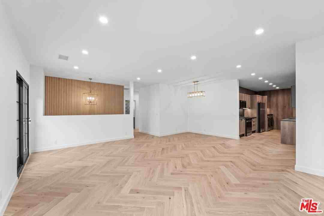 162 N Almont Dr - Photo 4 of 18