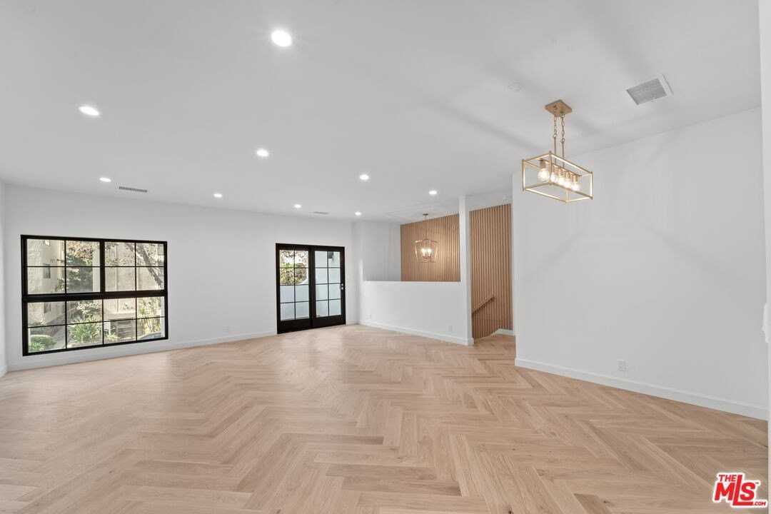 162 N Almont Dr - Photo 5 of 18