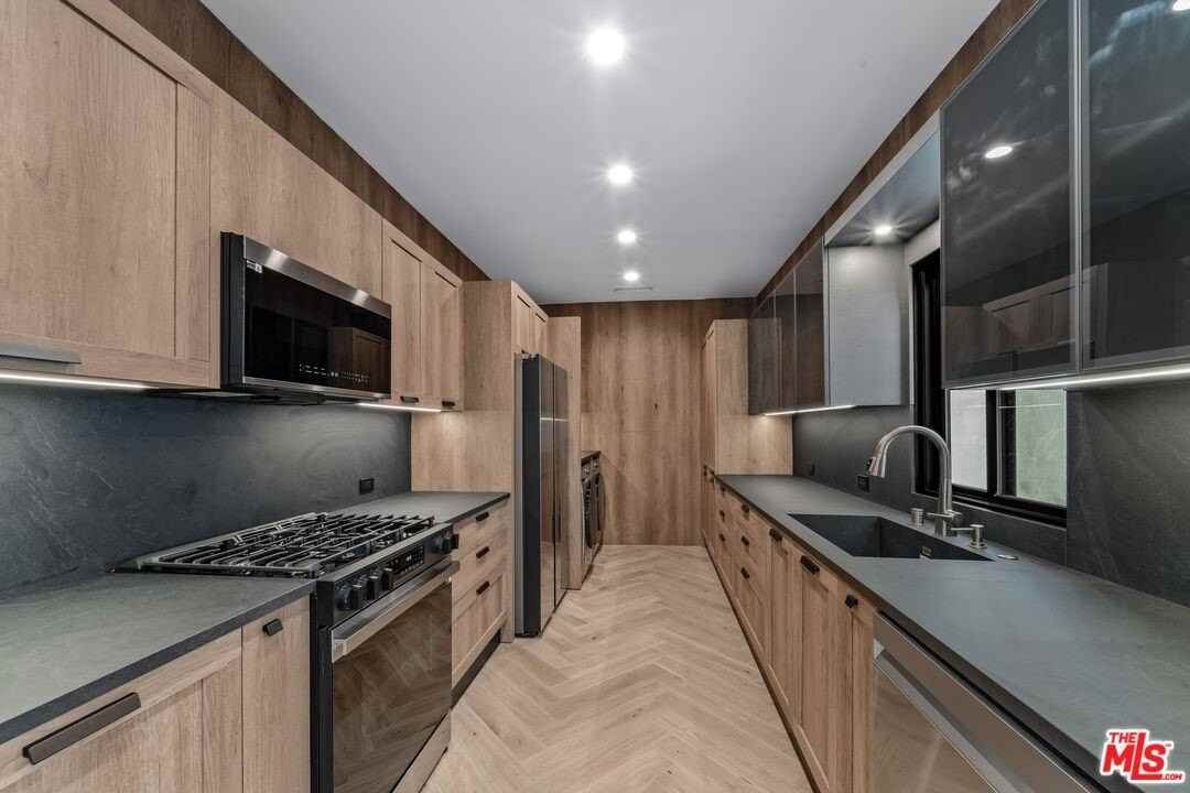 162 N Almont Dr - Photo 6 of 18