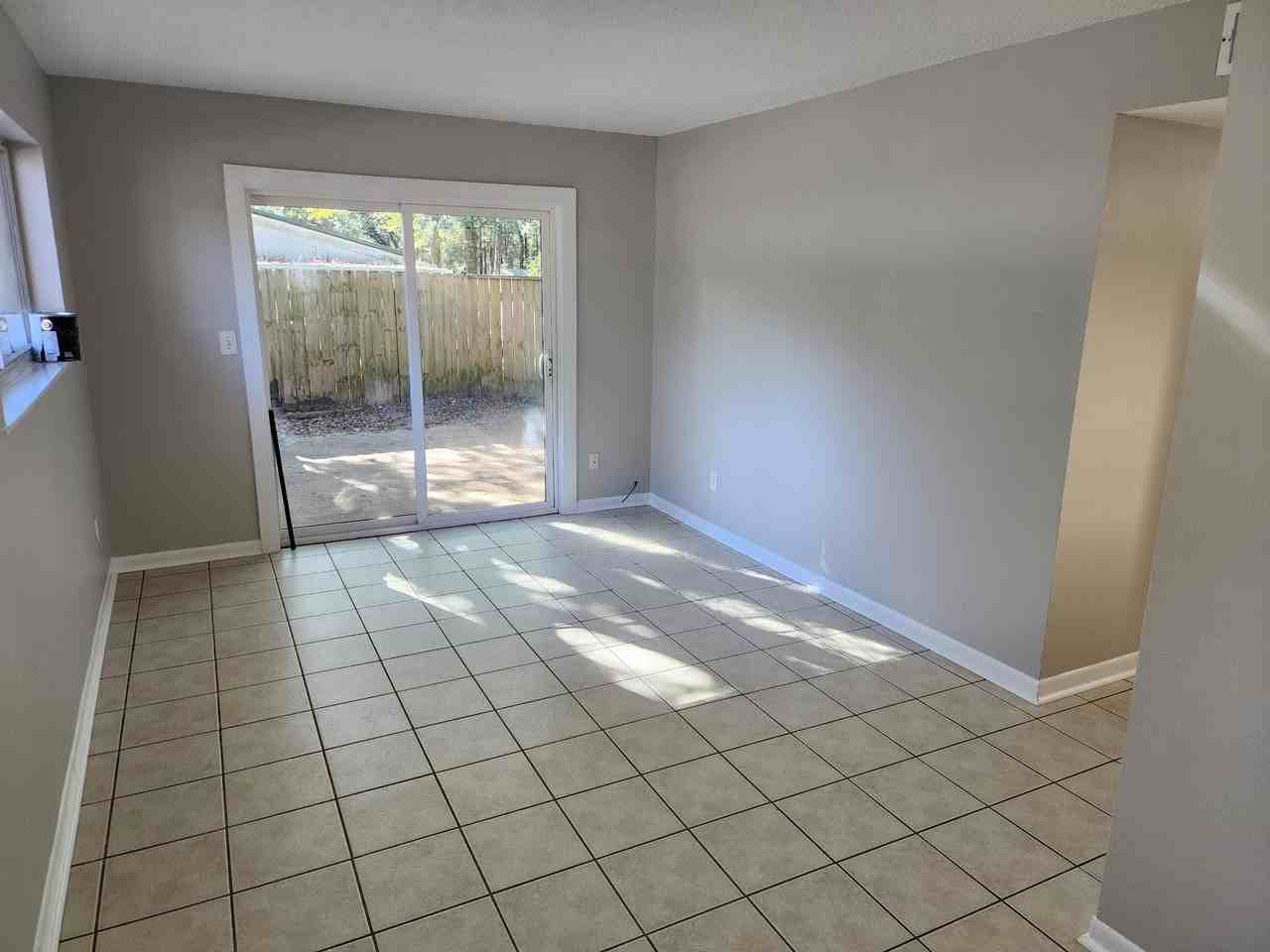 126 Smith St - Photo 2 of 13