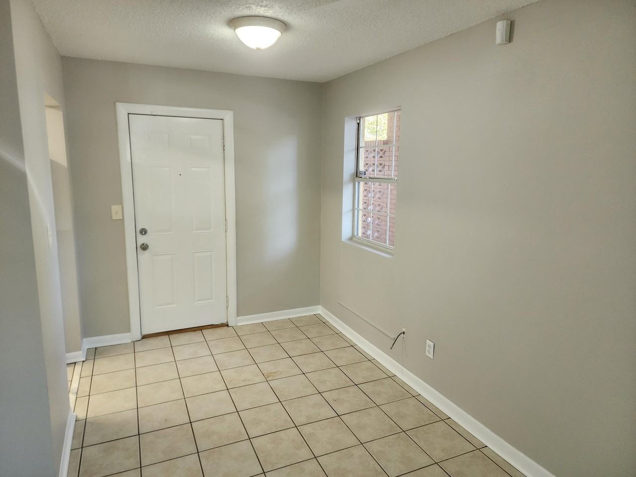 126 Smith St - Photo 3 of 13