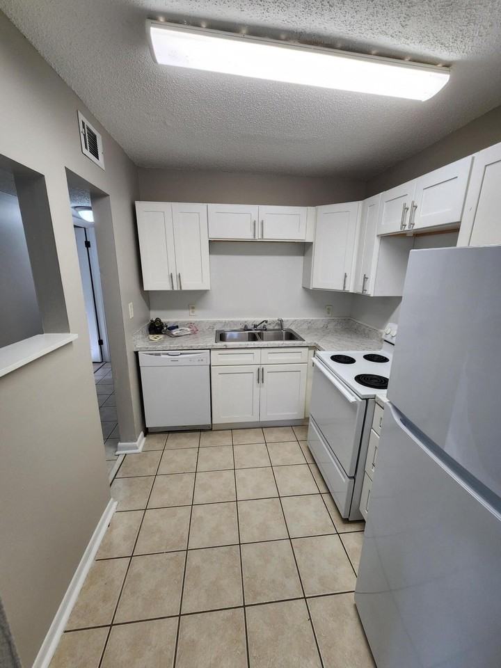 126 Smith St - Photo 7 of 13