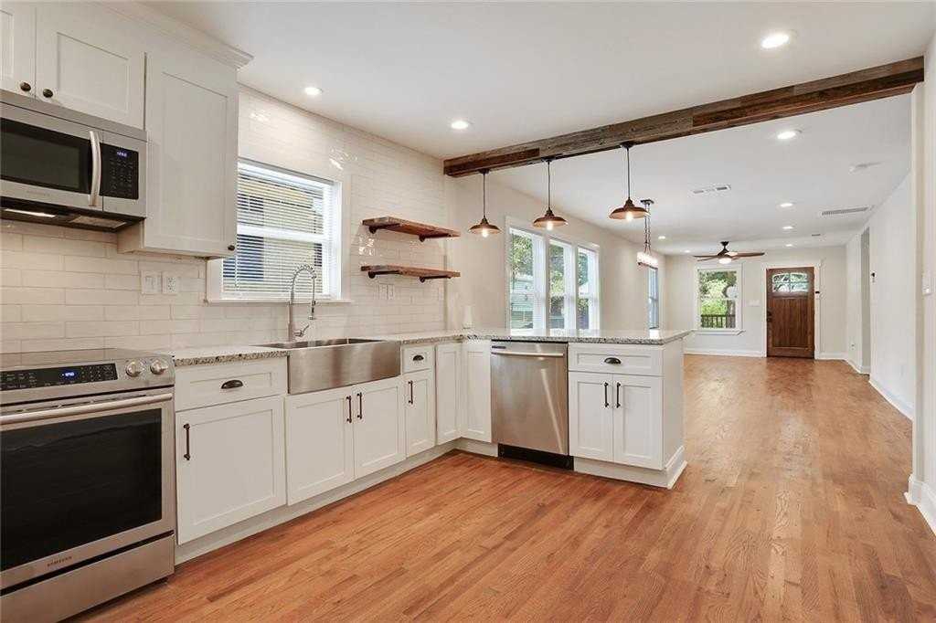 1060 Regent St Sw - Photo 2 of 24