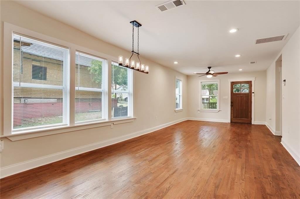 1060 Regent St Sw - Photo 4 of 24