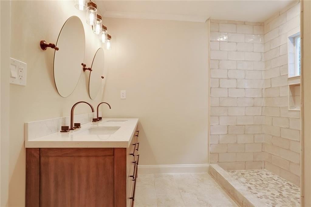 1060 Regent St Sw - Photo 6 of 24