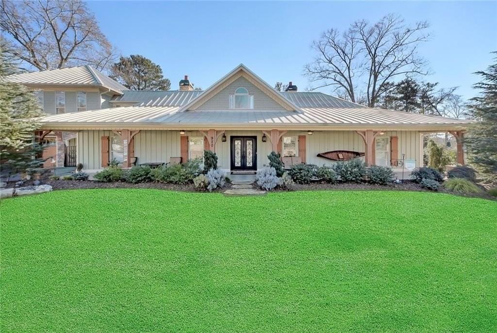 920 Pine Cir - Photo 2 of 50