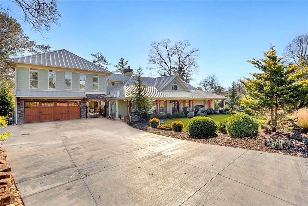 920 Pine Cir - Photo 3 of 50