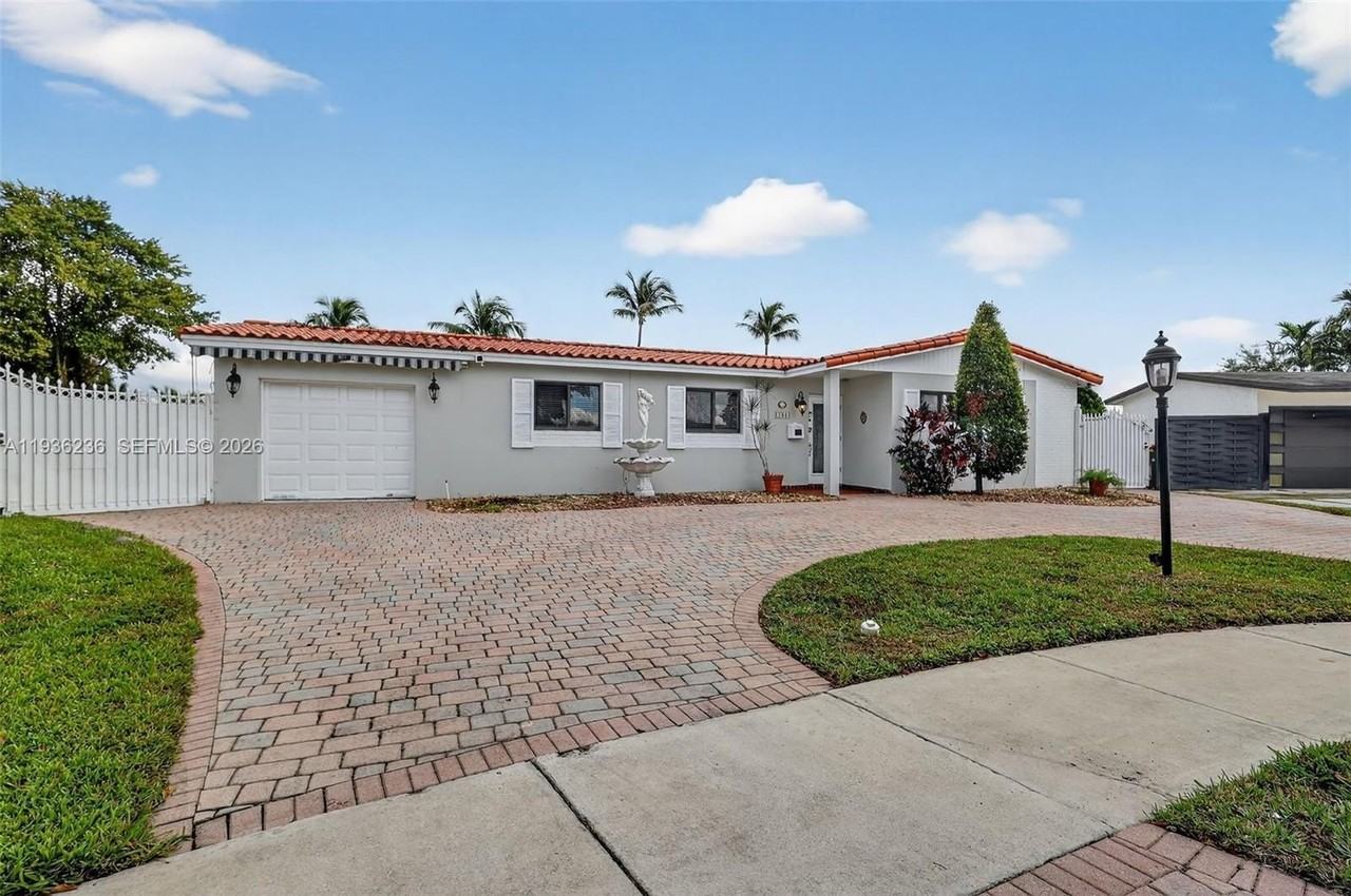 17841 Nw 84th Ct - Photo 3 of 50