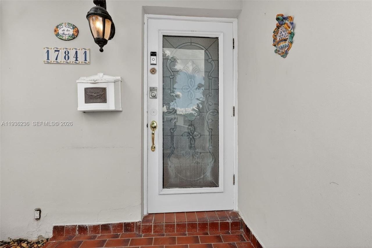 17841 Nw 84th Ct - Photo 5 of 50