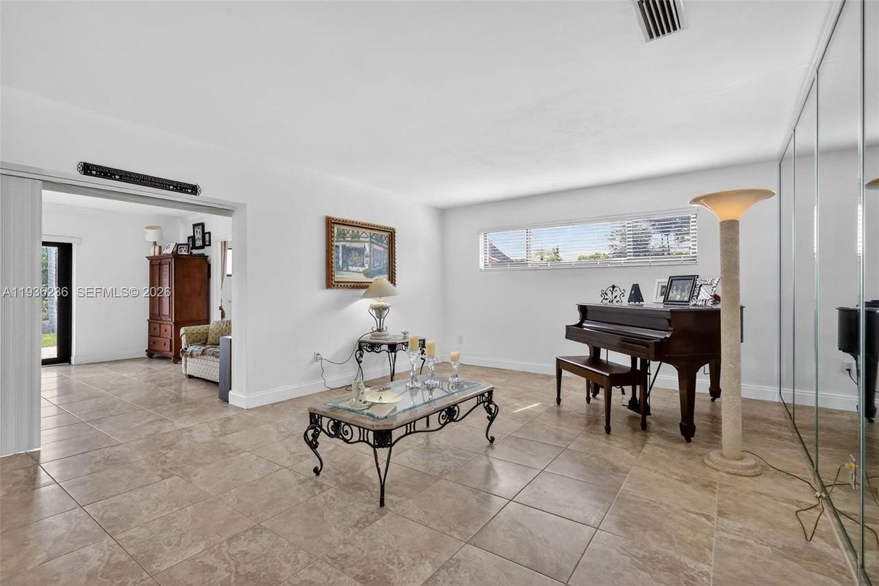 17841 Nw 84th Ct - Photo 7 of 50