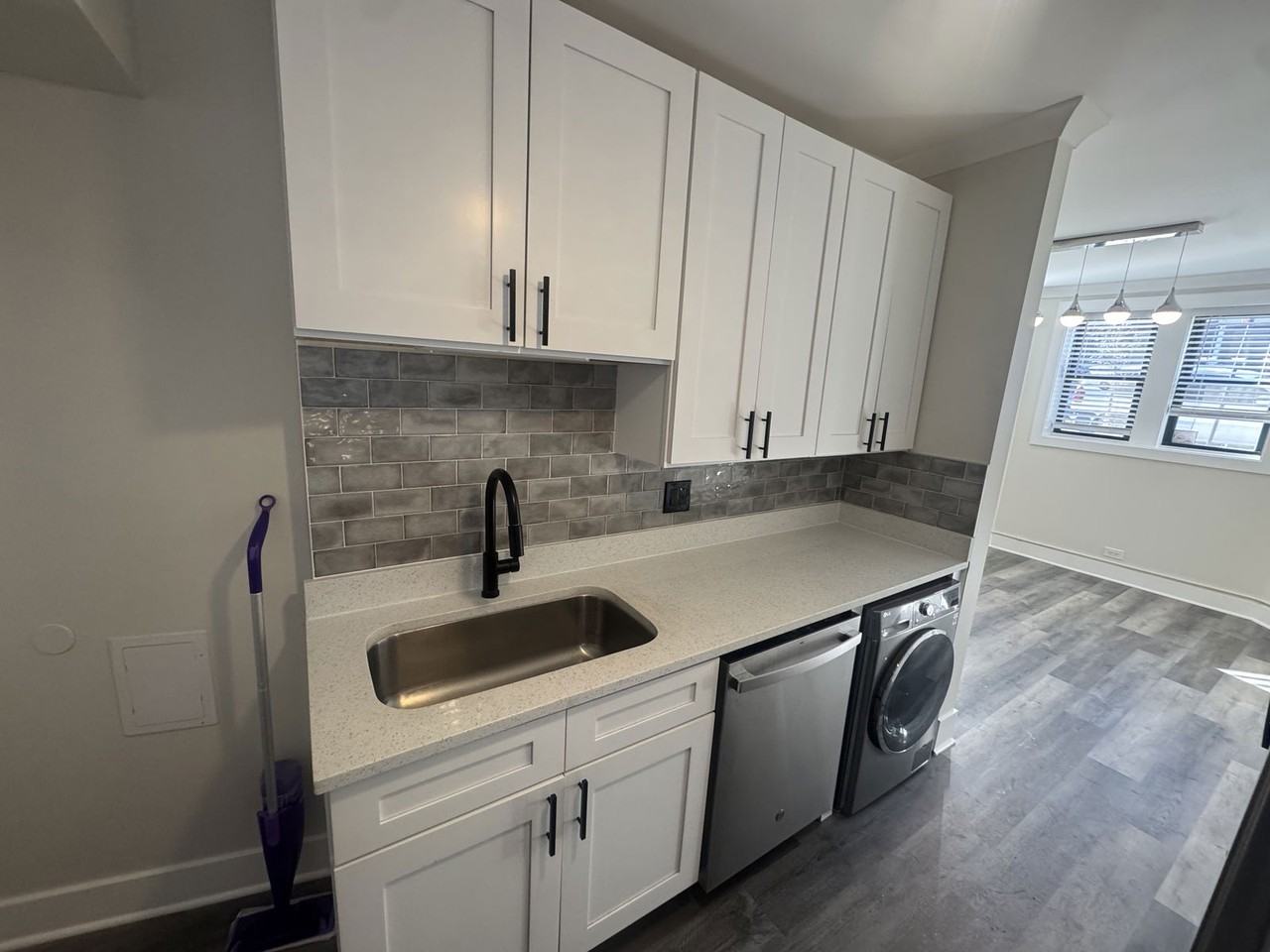 N Greenview Ave #GDN - Photo 3 of 8