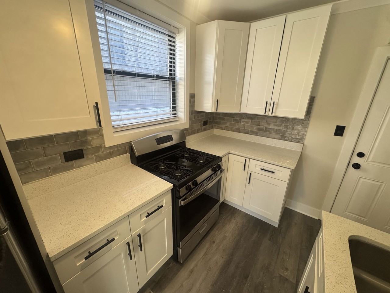 N Greenview Ave #GDN - Photo 4 of 8