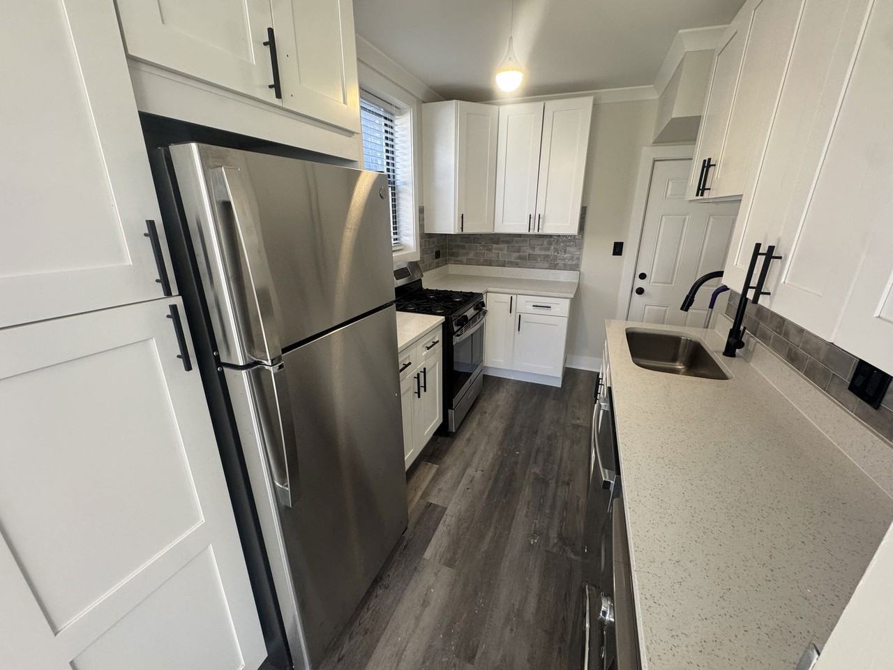 N Greenview Ave #GDN - Photo 5 of 8