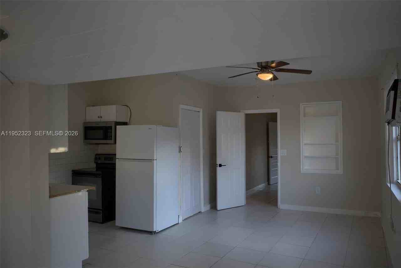 43 Sw 11th St #W - Photo 5 of 23