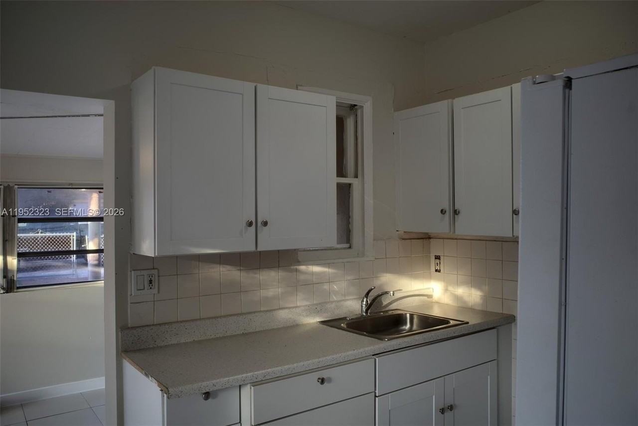 43 Sw 11th St #W - Photo 7 of 23