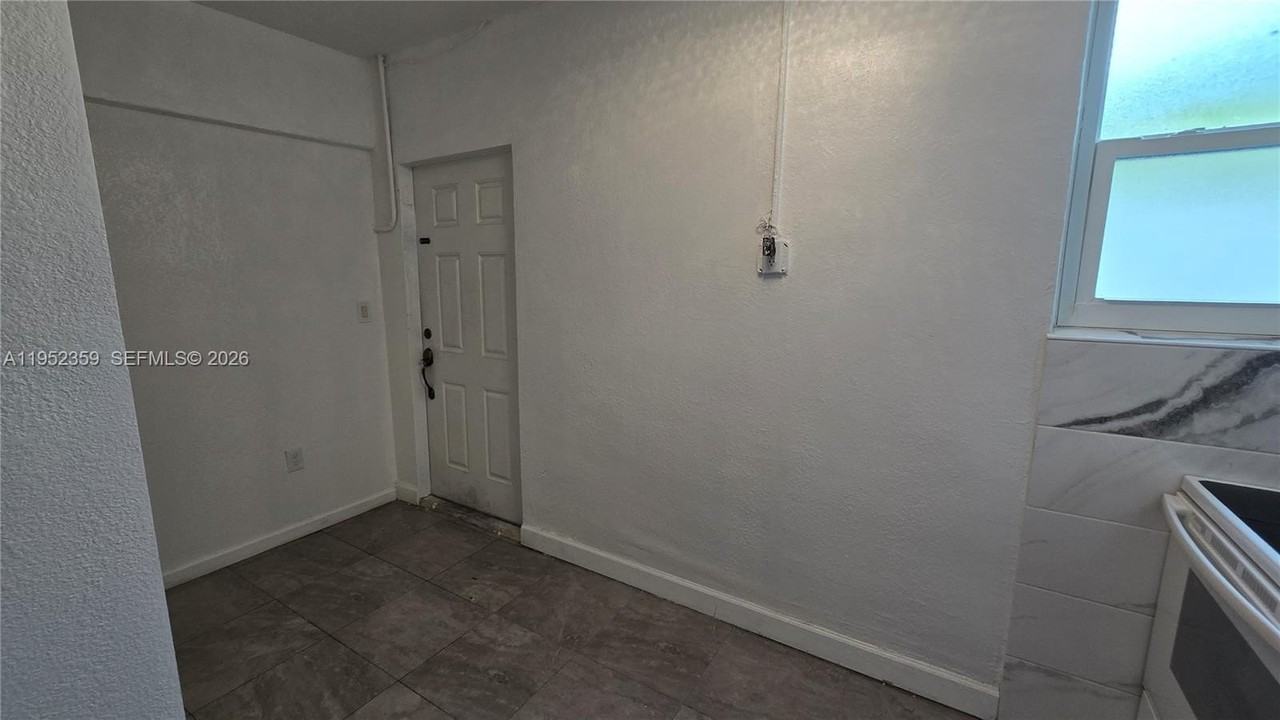 9680 Nw 19th Pl - Photo 5 of 19