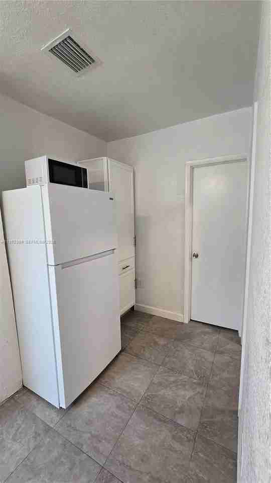 9680 Nw 19th Pl - Photo 7 of 19