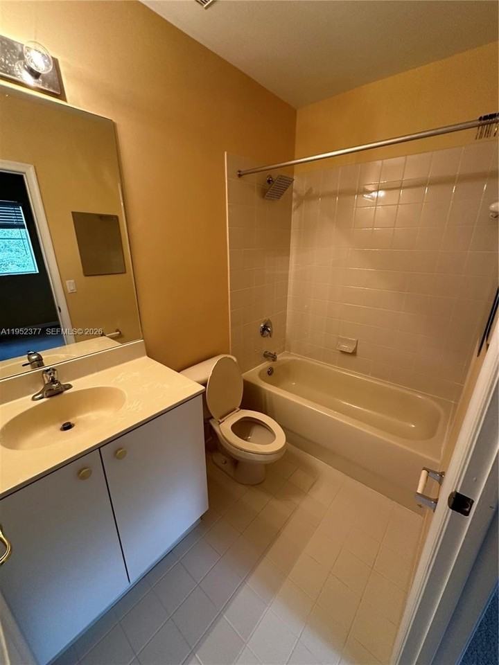 2718 Sw 82nd Ave #104 - Photo 7 of 12