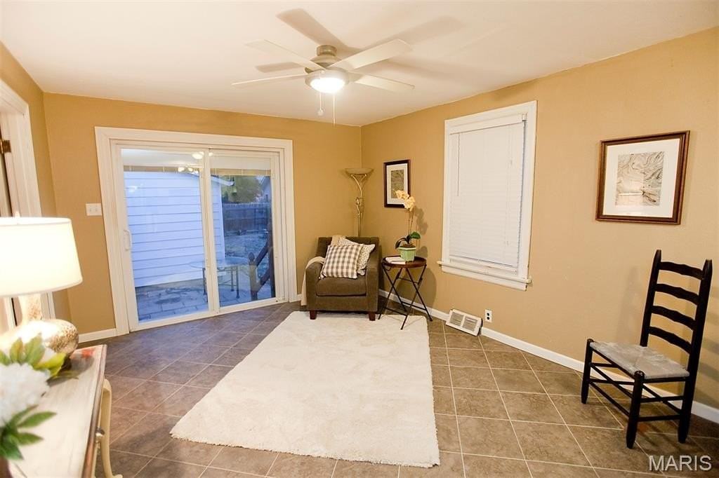 6425 Arthur Ave - Photo 5 of 11