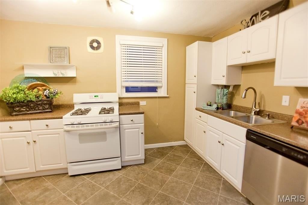 6425 Arthur Ave - Photo 6 of 11