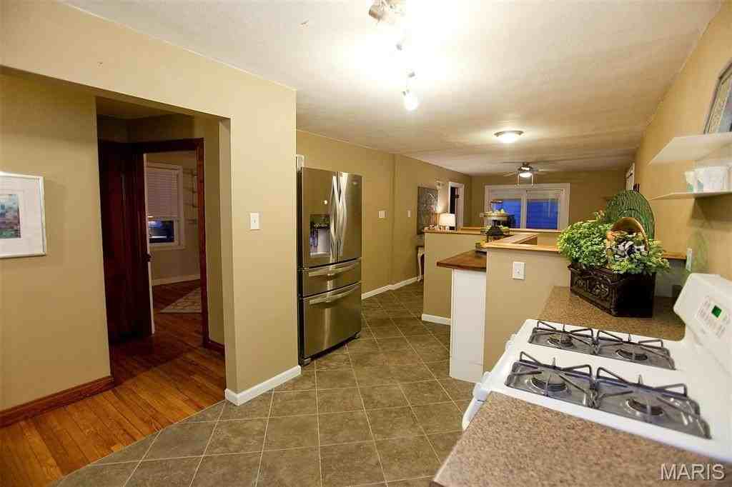 6425 Arthur Ave - Photo 7 of 11