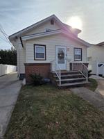 featured image of 2937 Davis St