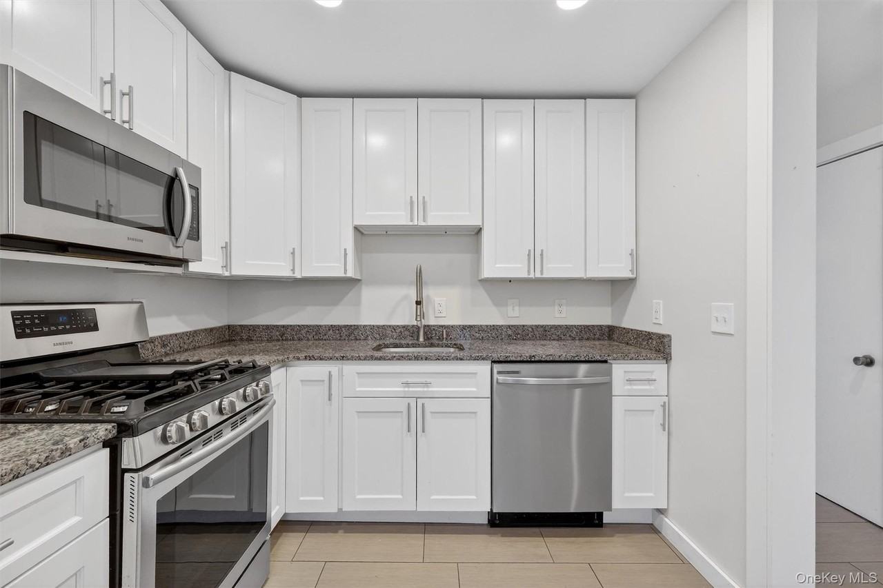 175 Sterling Pl - Photo 3 of 31