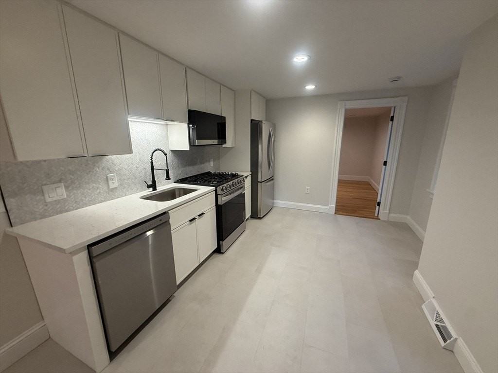 250 W 5th St Apt 1 #1 - Photo 5 of 11