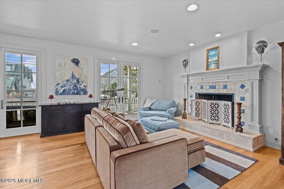 1043 Barnegat Ln - Photo 6 of 50