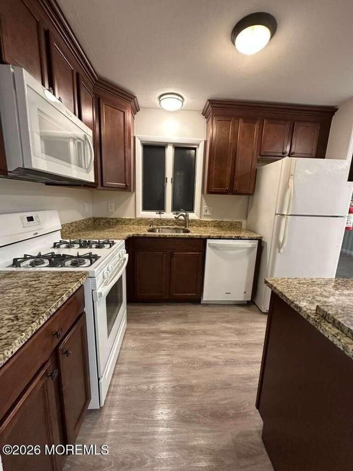 24 Cedar Hill Ln - Photo 4 of 16