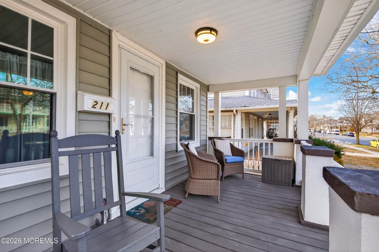 211 Lareine Ave - Photo 3 of 39