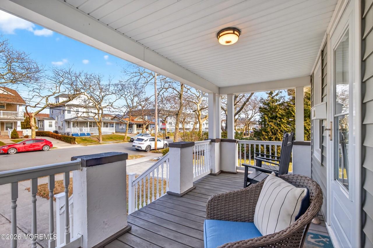 211 Lareine Ave - Photo 4 of 39