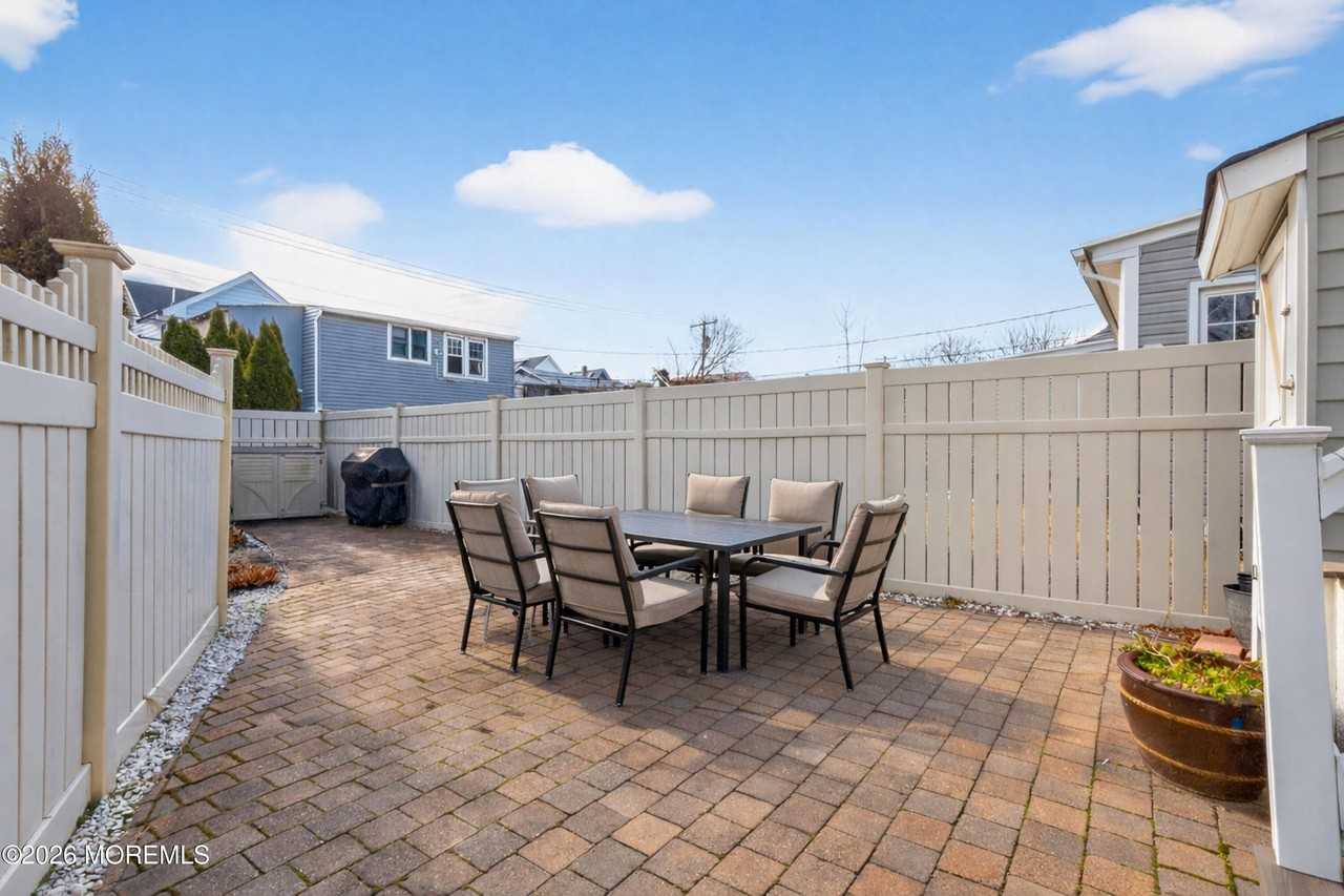 211 Lareine Ave - Photo 5 of 39