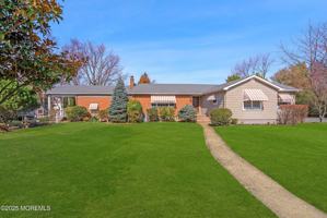 featured image of 4 Lawrence Ave