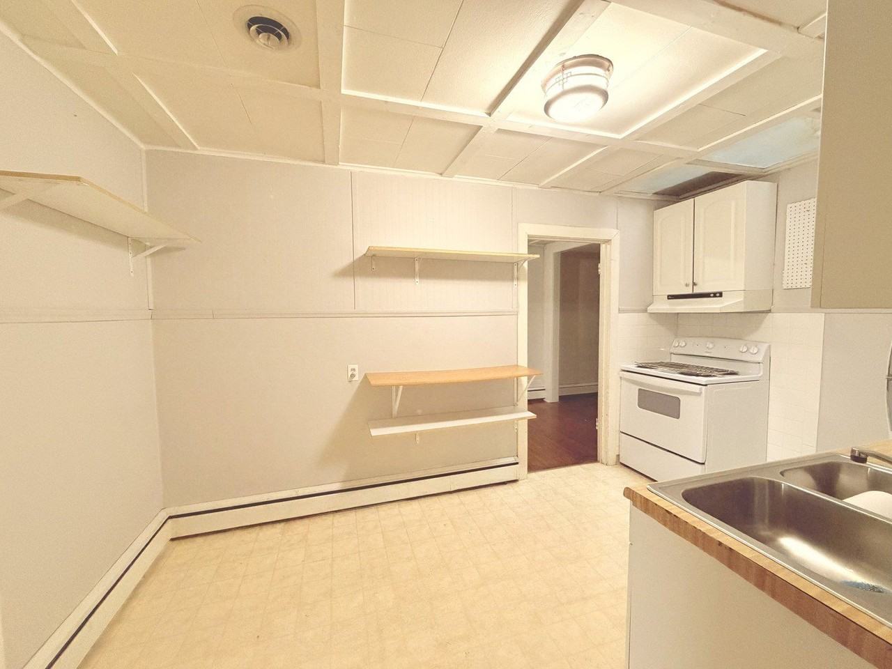 134 W State St Apt 3 #3 - Photo 3 of 14