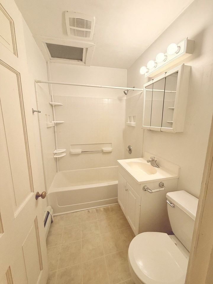 134 W State St Apt 3 #3 - Photo 4 of 14