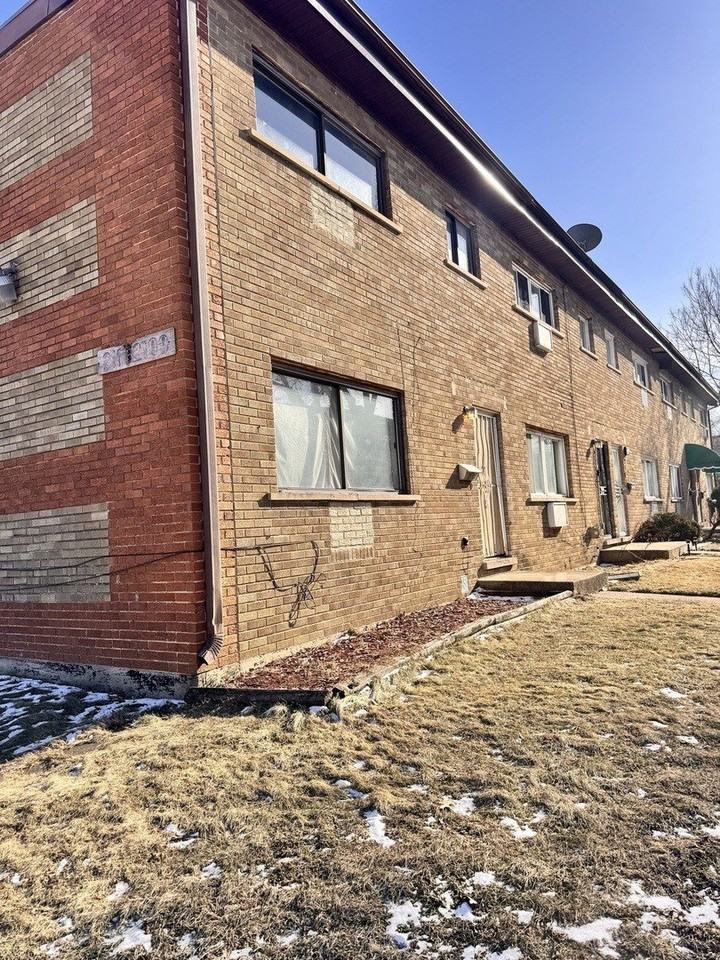 2035 171st St - Photo 3 of 17