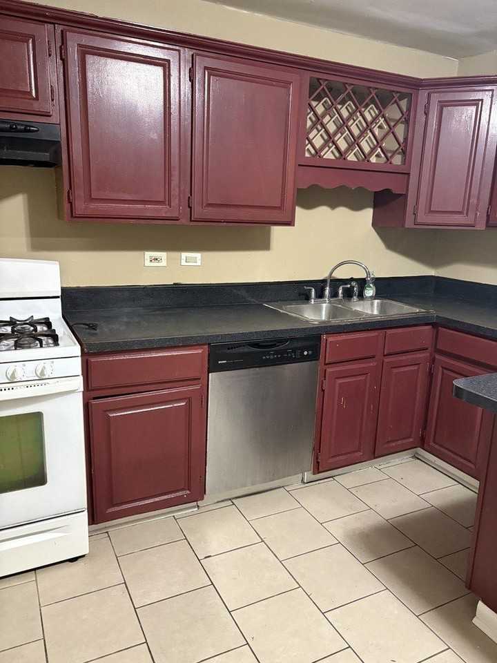 2035 171st St - Photo 4 of 17