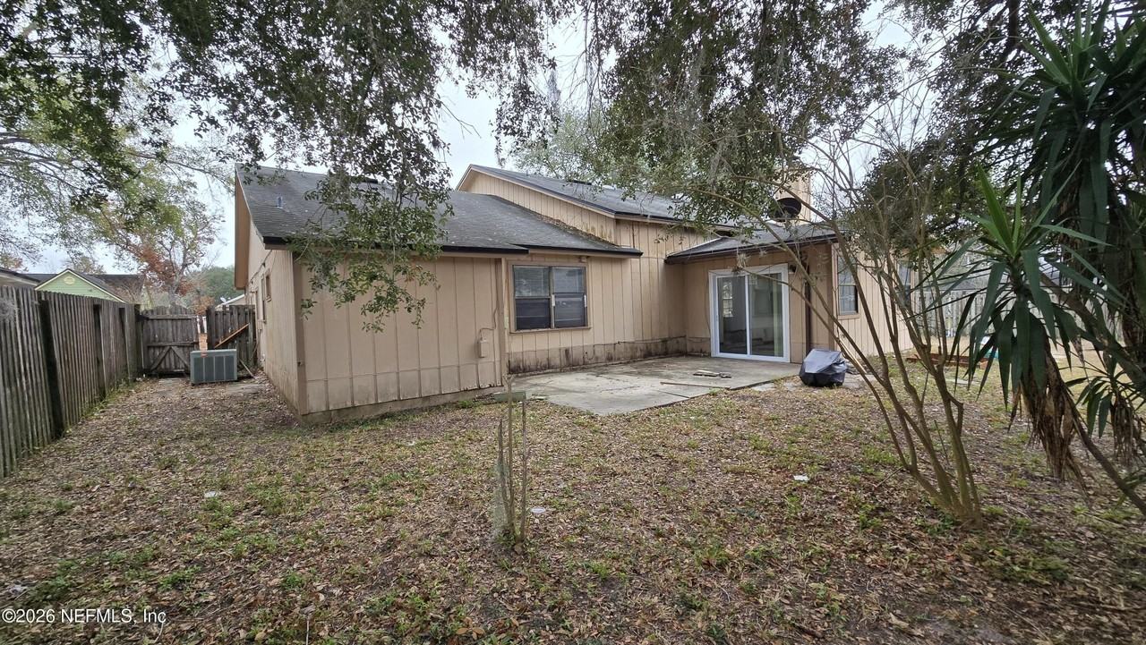 8532 Bandera Cir E - Photo 7 of 47