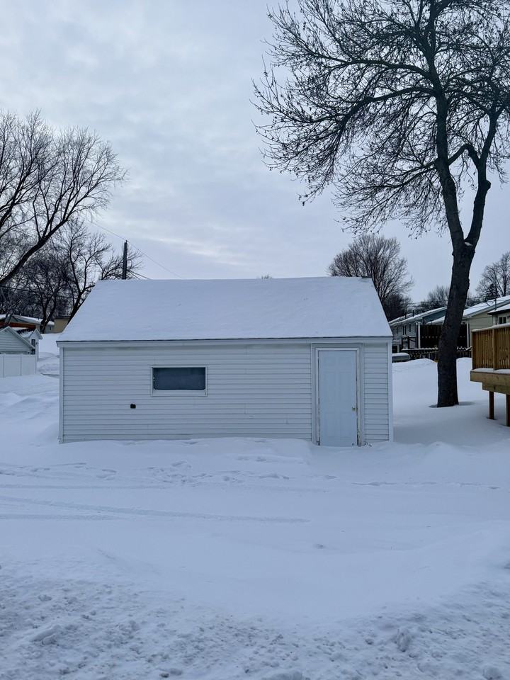 401 W Douglas Ave #1 - Photo 3 of 19