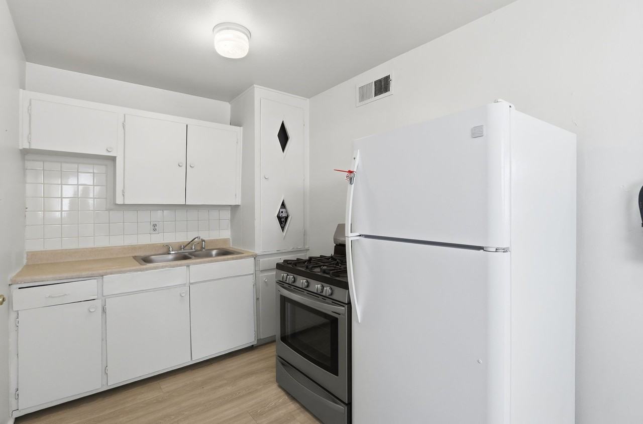 3912 Kemp Ave #6 - Photo 6 of 12