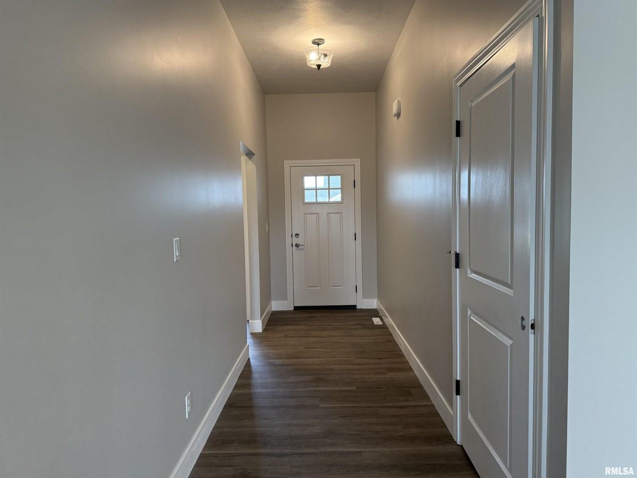 1601 Blenheim Dr - Photo 2 of 21