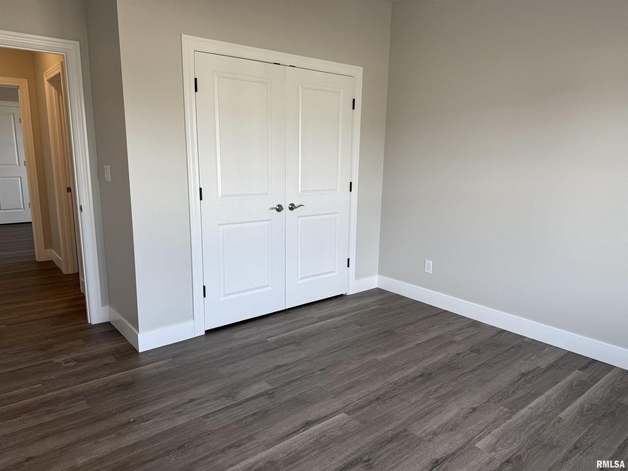 1601 Blenheim Dr - Photo 4 of 21