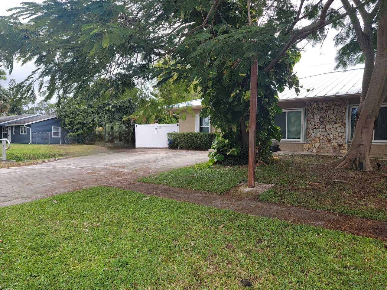 6223 Allen St - Photo 3 of 3