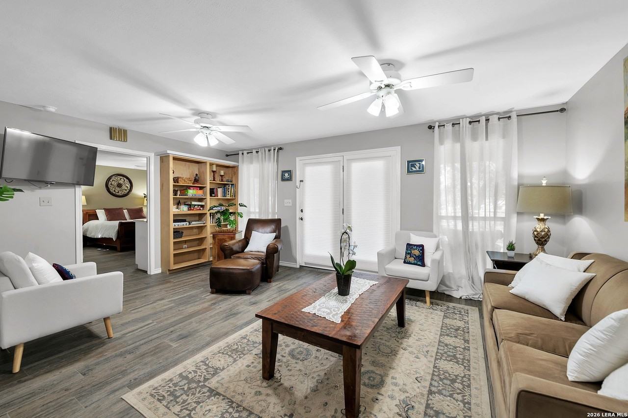 340 Wayside Dr - Photo 7 of 39