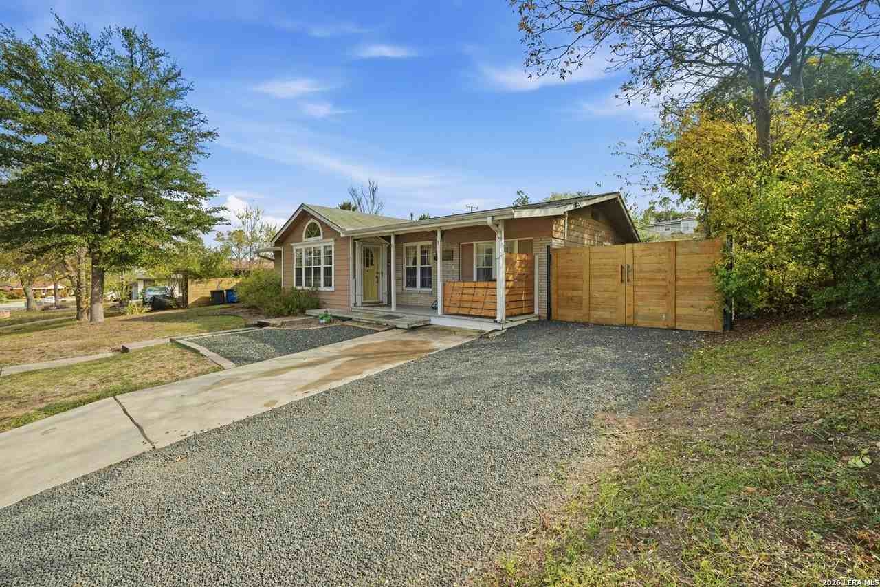 126 Shadow Hill Dr - Photo 2 of 21