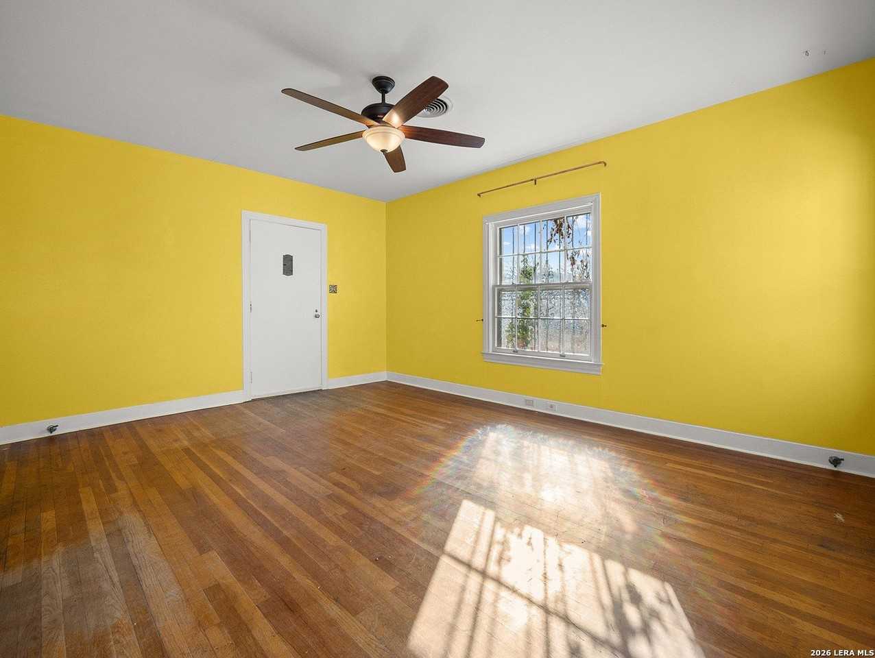 1627 Schley Ave - Photo 5 of 29